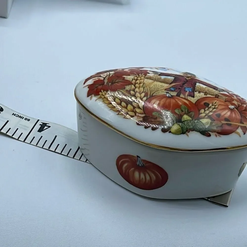 VTG Royal Yarmouth Music trinket box “ Autumn Leaves “ 1986.